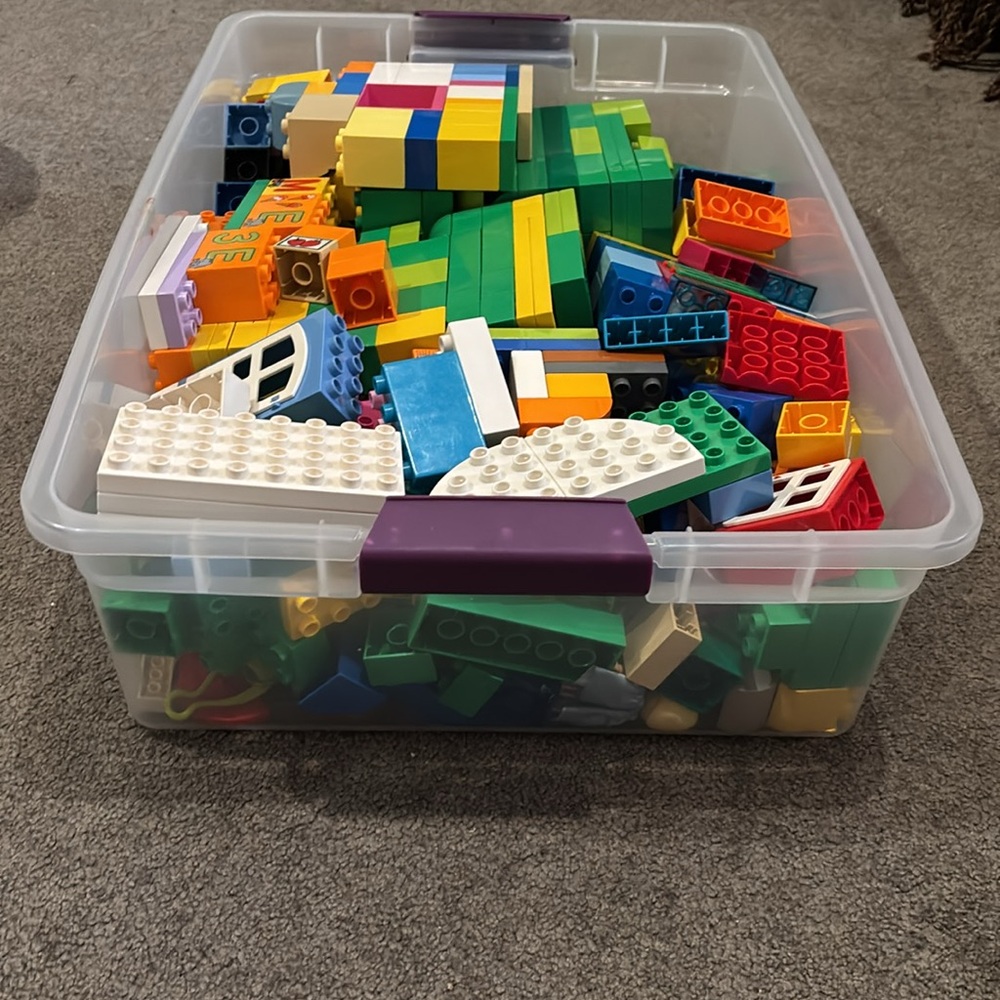 12 lbs of Duplo - Picture 2 of 2